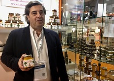 Paolo De Luca è conosciuto per la prelibatezza della marmellata di agrumi che commercializza a marchio La Fattoria di Priscilla