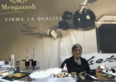 Elda Mengazzoli, titolare della Mengazzoli Srl azienda leader nella produzione di aceti biologici, presenta la nuova linea di aceti solidi da grattugiare