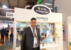 Massimo Calabria, titolare con i fratelli dell’azienda "O Sole 'e Napule", marchio specializzato nella produzione di trasformati di conserve vegetali sottolio