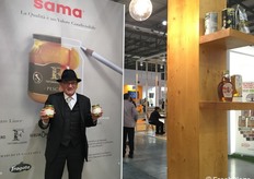 Giorgio Masiero, titolare e general manager di Sama Spa presenta a TuttoFood la linea premium di frutta conservata "Fattoria dei Sapori", nelle due varianti convenzionale e bio. Pesche selezionate lavorate in modo naturale senza additivi e coltivate nel rispetto dell’ambiente