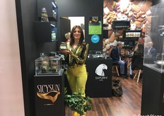 La siciliana Sicysun vanta trent'anni di esperienza nella lavorazione e trasformazione di quattro prodotti principali: mandorle, pistacchi, noci e nocciole. La linea di semilavorati di frutta secca vede il marchio ben rappresentato anche al Concorso Internazionale di Gelateria