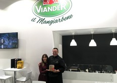 Melissa Meazzi e Gabriele Crisporti, responsabile produzione di Viander azienda leader nel segmento del Food Service con i suoi 800 prodotti a catalogo tra salse, conserve, creme e dessert serve soprattutto i canali commerciali Horeca