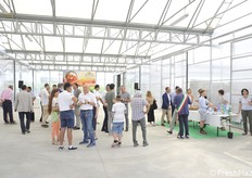 Un momento conviviale dopo il taglio del nastro