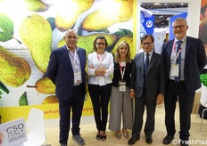 Stand CSO: Gennaro Velardo (Italia Ortofrutta), Giulia Montanaro (Assomela), Simona Rubbi (CSO), il console Clemente Contestabile, Vincenzo Falconi (Italia Ortofrutta)