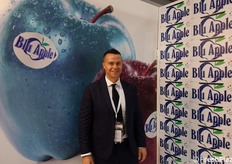 Nicola Detomi nello stand European Fruit Group
