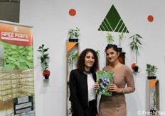 Micropropagazione e vivaismo di qualità per Apice Piante. In foto la seconda generazione aziendale: Carla Di Primio (responsabile commerciale e marketing) e Cecilia Di Primio (responsabile produzione e protezione delle piante).