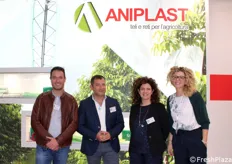 Aniplast, azienda specializzata in teli e reti per l'agricoltura. In foto: Nico Difino (responsabile produzione), Antonio Popeo (sales manager), Anita Difino (amministrazione) e Lucia Solito (export department). 