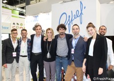 Team della Ghelfi Ondulati, ditta specializzata nella produzione di qualunque tipo di imballaggio in cartone ondulato.