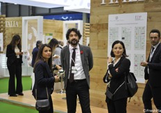 Visitatori in fiera: al centro Claudio Dall'Agata, direttore del Consorzio Bestack