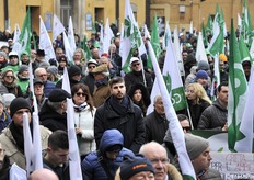 Al centro fra la folla Matteo Mazzoni