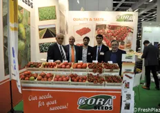 Foto di gruppo allo stand Cora Seeds. Da sinistra Maurizio Bacchi, Angelo Crucitti, Enrico Tarabusi, Alessandro Bacchi ed Enrico Rappuoli