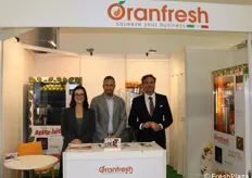 Oranfresh. Roberta Consoli (comm.le), Vincenzo Castiglione (agronomo) ed Enrico Musumeci (export manager)