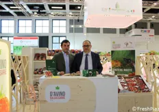 Baldassarre D'Avino ( direttore commerciale) e Silvio Paraggio (agronomo) presentano la fragola senza residui della D'Avino Spa