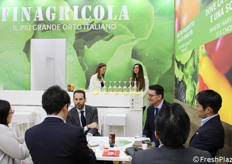 Trattative commerciali allo stand di Finagricola 