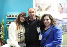 In visita allo stand di FreshPlaza: Debora, Vincenzo ed Elisabetta dell'azienda agricola calabrese F.lli Galati
