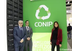 Per il Consorzio nazionale imballaggi plastica CONIP, Cosimo Damiano e Francesco De Benedittis insieme a Fabiola Mosca