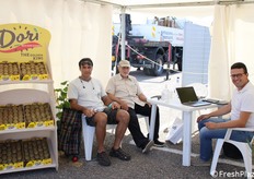 Cesare Calai (al pc) tecnico di Dorì incontra i clienti