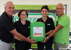 Fabio Balzani (distributore per il Lazio), Vittoria Alborino (agronoma), Nice Di Silverio (tecnico) e Felice Saccone (tecnico per la Campania) di Fertenia, presentano Rigenera