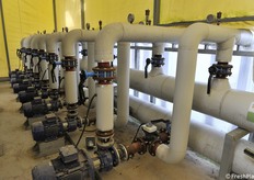 I cari tubi di mandata e ritorno dell'acqua