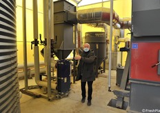 Renzo Moro mostra i complessi sistemi di abbattimento dei fumi