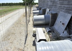 L'aria viene aspirata ed espulsa da questi bocchettoni