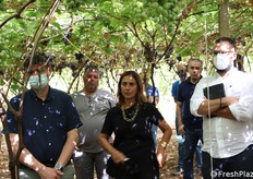 Un momento durante la visita in campo