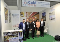 Allo stand Cold Energy. Al centro, Massimiliano Castagna