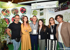 Foto di gruppo congiunta presso lo stand Vivai Fortunato.