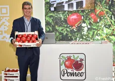 Giuseppe Volpe in rappresentanza della società agricola Pomeo, specialista in melograno.
