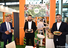 Presso lo stand della OP Natura Sicula: Rino Vitellino, Gaetano Salafia e Daniele Calabrese.
