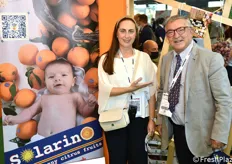 Rossella Gigli di FreshPlaza insieme a Vincenzo Solarino della Bioagricola F.lli Solarino, specializzata in agrumi.