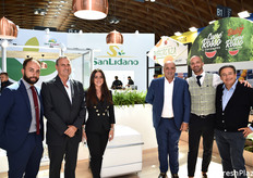 Foto di gruppo presso lo stand della San Lidano.