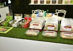 Qui e nella foto seguente alcuni dettagli dei prodotti in esposizione presso lo stand New Factor.