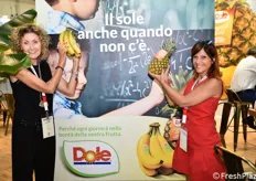 Sulla sinistra Cristina Bambini, responsabile marketing Dole Italia.