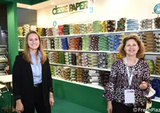 Presso lo stand dello specialista in imballaggi di cartoni Ciesse Paper, troviamo Miriana Daldosso insieme all'export manager Lara Fiori.