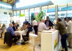 Incontri di lavoro presso lo stand della Coop Sole.