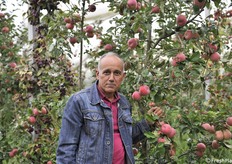 Mirco Zanotti, presidente Apofruit, presso l'azienda Benzoni