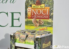 Noci di Romagna sugli scudi durante la giornata tecnico-divulgativa organizzata da New Factor - Tenuta San Martino di Forlì. A fare gli onori di casa Alessandro e Jasmina Annibali, insime al nuovo direttore vendite Francesco Perego (fotoservizio Cristiano Riciputi)