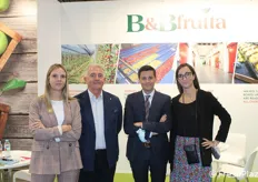 Il team di B&B Frutta. Da sinistra: Chiara e Leonardo Brentegani, Claudio Scandola e Sara Angeli