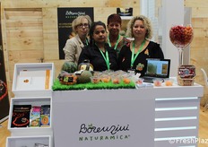 Presenza tutta al femminile per Lorenzini Naturamica. Da sinistra: Grazia Lorenzini, Jasmeen Rani, Nicoletta Magnoni e Susanna Spillari 