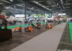 Uno dei diversi spazi rimasti vacanti a causa del minor numero di espositori