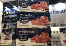 I Pezzettoni di pomodoro a marchio O Sole 'e Napule.