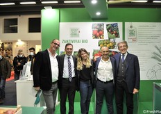 Foto di gruppo presso lo stand Vivai F.lli Zanzi
