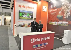 Lo stand De Pietri, azienda che costruisce macchine per la raccolta delle orticole. In stand Davide Crescini e Giacomo de Pietri