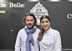 Leonardo Odorizzi de La Grande Bellezza Italiana insieme alla chef e influencer Azzurra Gasperini (Azzuchef)