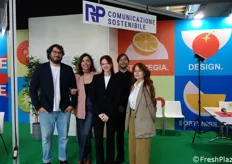 Lo stand di RP Circuiti, consulente nella comunicazione agroalimentare. In foto, da sinistra: Lorenzo Pasquinelli, Alessandra Ravaioli, Ginevra Romagnoli, Pasquale Ciciriello e Serena Sannino