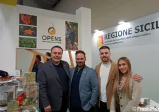 Salvatore Consoli (presidente dell'Organizzazione di produttori Opens), Rosario Raniolo, Federica Raniolo e Biagio Consoli