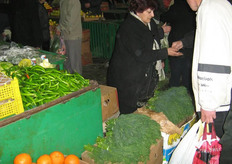 Un interessante fotoreportage, realizzato dall'olandese Henk Briede, ci illustra il commercio ortofrutticolo che si svolge in varie zone di Yerevan, la capitale dell'Armenia.