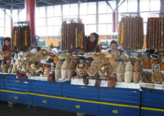 Alcuni banchetti offrono frutta secca e caramellata, considerata un dessert in Armenia.