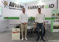 Douglas Biazus e Raffaele Sigon di ARVAtec. L'azienda è distributrice unica in Italia del robot danese per la semina e il diserbo automatico Farmdroid.
